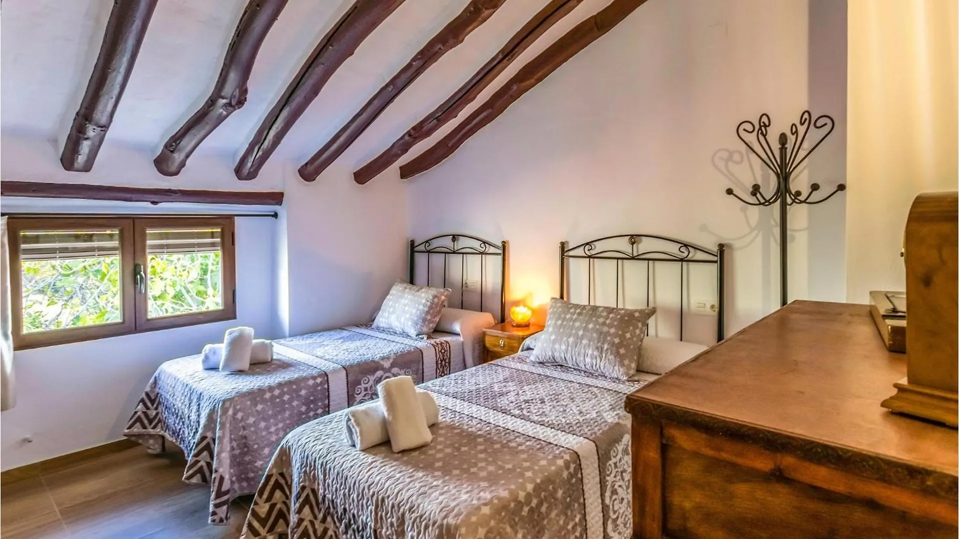 Gorgeous Home In Puertollano Las Caserias 0*,